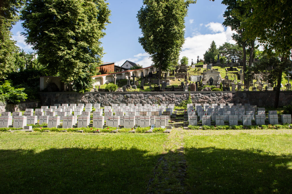 Cmentarz Wojskowy na Rossie