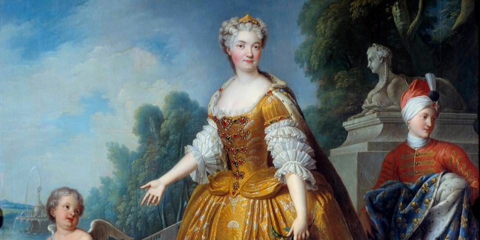 Pierre Gobert, Maria Leszczyńska w stroju ceremonialnym, 1725, olej na płótnie, Muzeum Historyczne Lotaryngii, Nancy. Źródło: https://www.meisterdrucke.fr/fine-art-prints/Pierre-Gobert/998966/Portrait-en-pied-de-Marie-Lesczinska-%28Lesczynska%29-%281703-1768%29%2C-reine-de-France-Peinture-de-Pierre-Gobert-%281662-1744%29-1726-Nancy%2C-Mus%C3%A9e-historique-Lorraine---Portrait-en-pied-de-Marie-Lesczinska-%28Leszczynska%2C-Leczinska%29-%281703-1768%29%2C-reine-de-France.-Pain.html