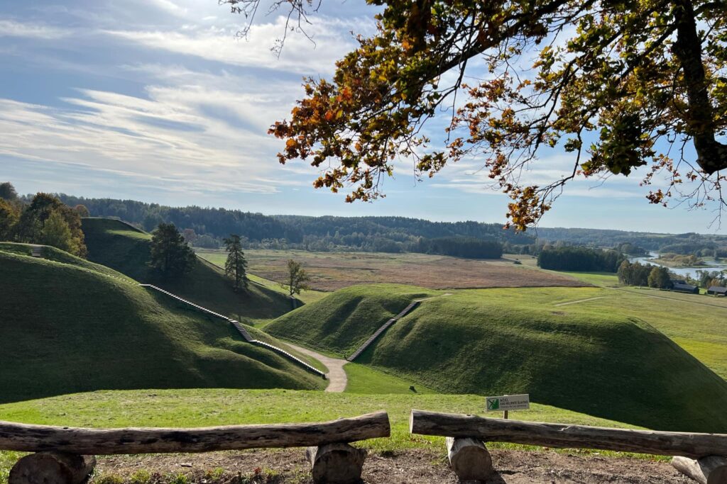 Panorama grodzisk w Kieranowie. Źródło: https://www.slovackio.vilniausr.lm.lt/?p=30570&lang=pl