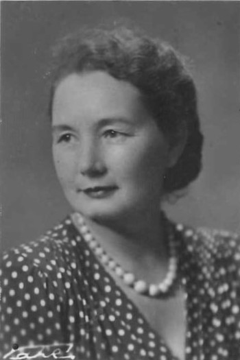 Helena Kornella w Bejrucie (1948 r.), źródło: Autorstwa unbekannt (Beirut) - Thaddäus Zajaczkowski: Doctor Helena Maria Kornella (1897–1992) – the first female urologist in Poland. Pomeranian Journal of Life Sciences 64 (2018), p. 99–108 (PDF)., CC BY-SA 3.0 de, https://commons.wikimedia.org/w/index.php?curid=71144221