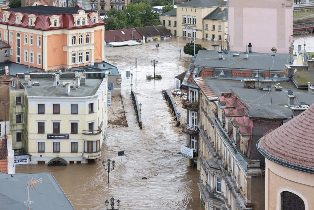 Kłodzki w czasie tegorocznej powodzi. Źródło: Jacek Halicki, CC BY-SA 4.0 , via Wikimedia Commons