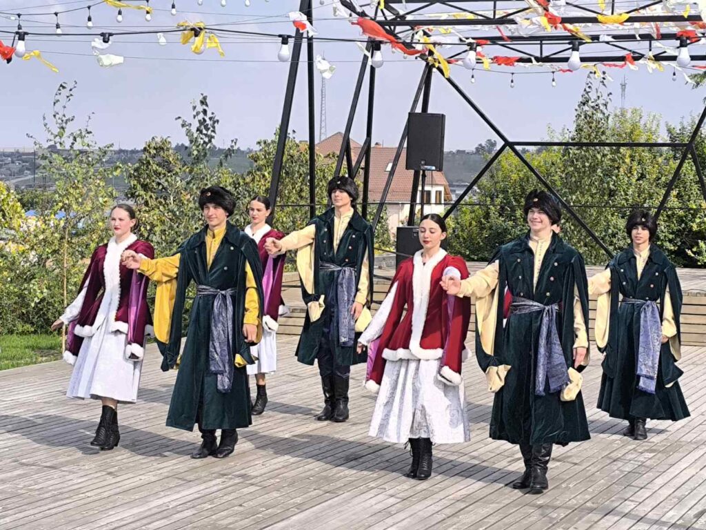 Zespół taneczny  Polacy Budżaka na festiwalu pieśni i tańca Jedność w różnorodności w Komracie Gagauzja