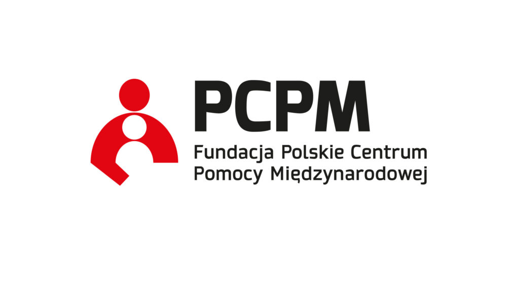 Logo Polskiego Centrum Pomocy Międzynarodowej. Źródło: pcpm.org.pl