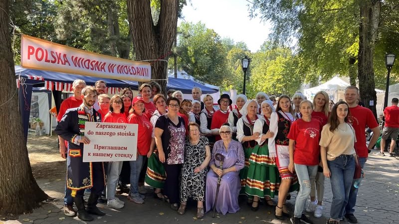 Grupa Polaków z Mołdawii przed festiwalem